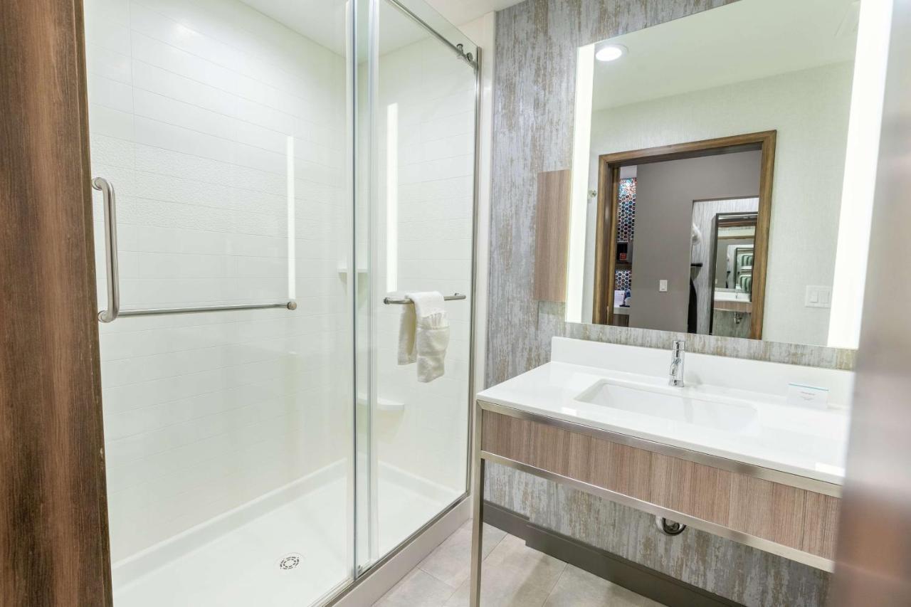 Hilton Garden Inn Wichita Downtown, Ks Bagian luar foto