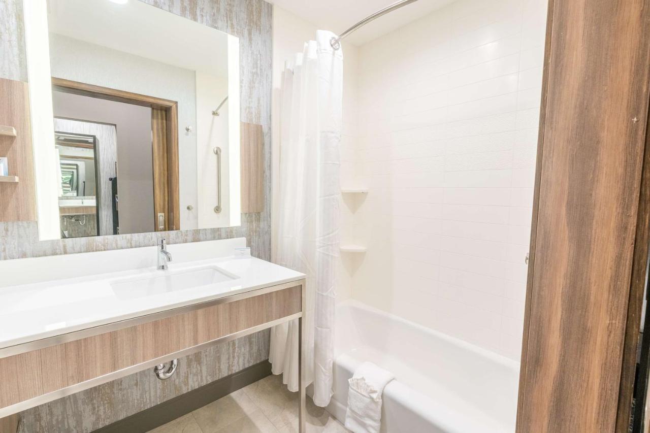 Hilton Garden Inn Wichita Downtown, Ks Bagian luar foto