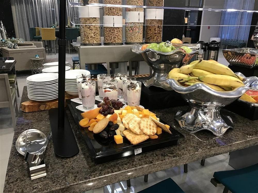 Hilton Garden Inn Wichita Downtown, Ks Bagian luar foto