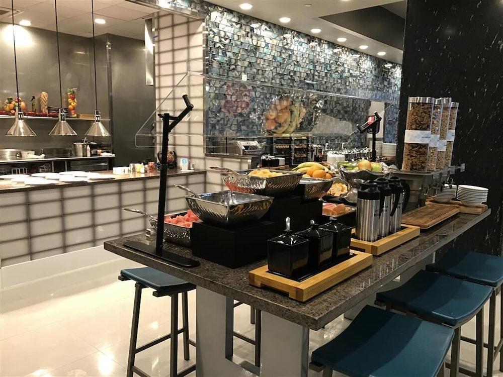 Hilton Garden Inn Wichita Downtown, Ks Bagian luar foto